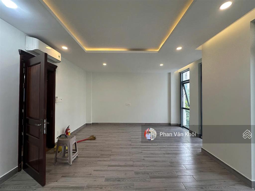 Cho thuê văn phòng tầng 2, nguyên sàn có 2 phòng  tại vạn phúc city