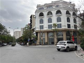 Bán mảnh đất 2 mặt tiền mặt hồ 15ha. mặt đường 25m ngay giữa trung tâm thạch bàn gần aeon giá trị