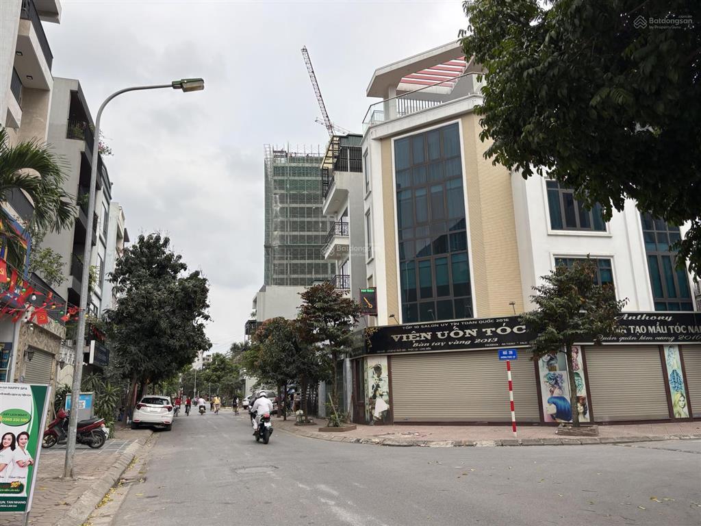 Bán căn nhà 5 tầng thang máy mặt phố nông vụ phúc lợi kinh doanh rất đẹpgần vinhomes 81m2 giá 24tỷ