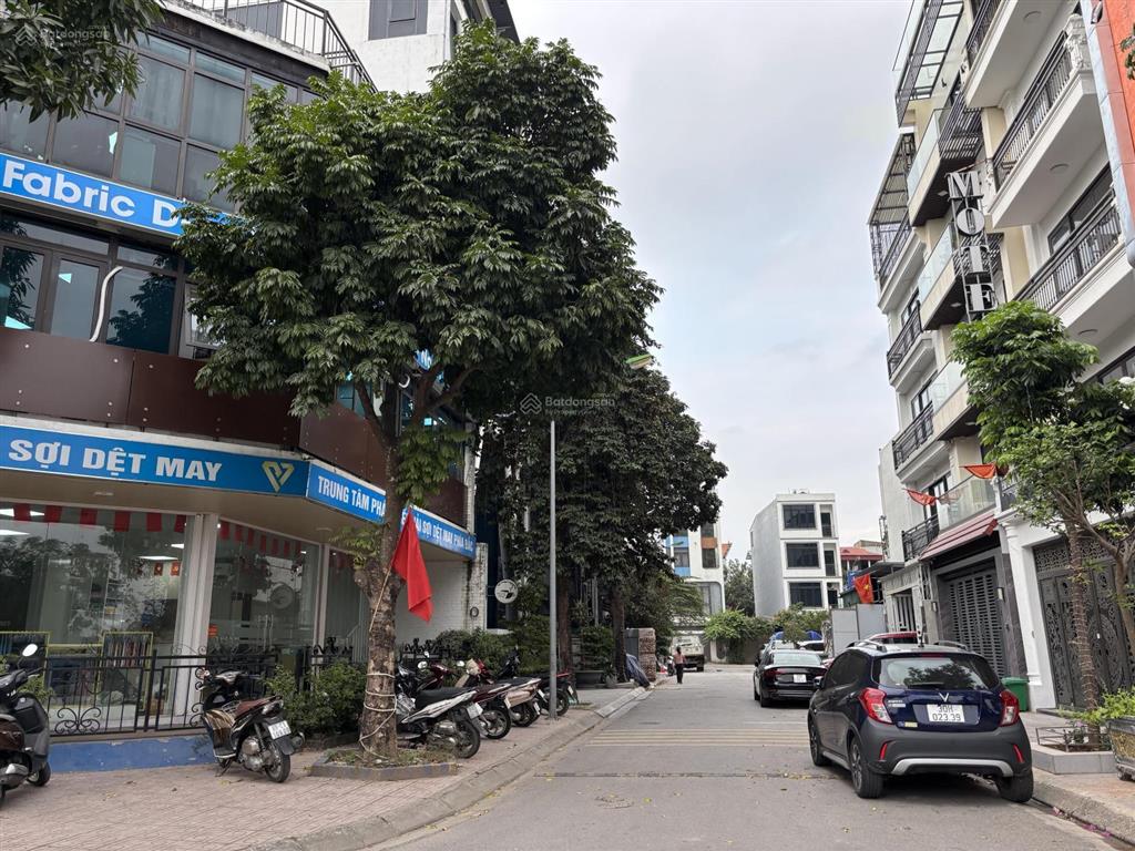 Bán căn nhà 5 tầng thang máy mặt phố nông vụ phúc lợi kinh doanh rất đẹpgần vinhomes 81m2 giá 24tỷ