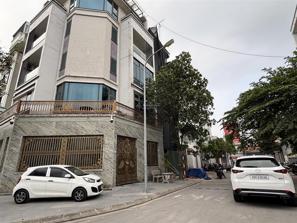Bán căn nhà 5 tầng thang máy mặt phố nông vụ phúc lợi kinh doanh rất đẹpgần vinhomes 81m2 giá 24tỷ