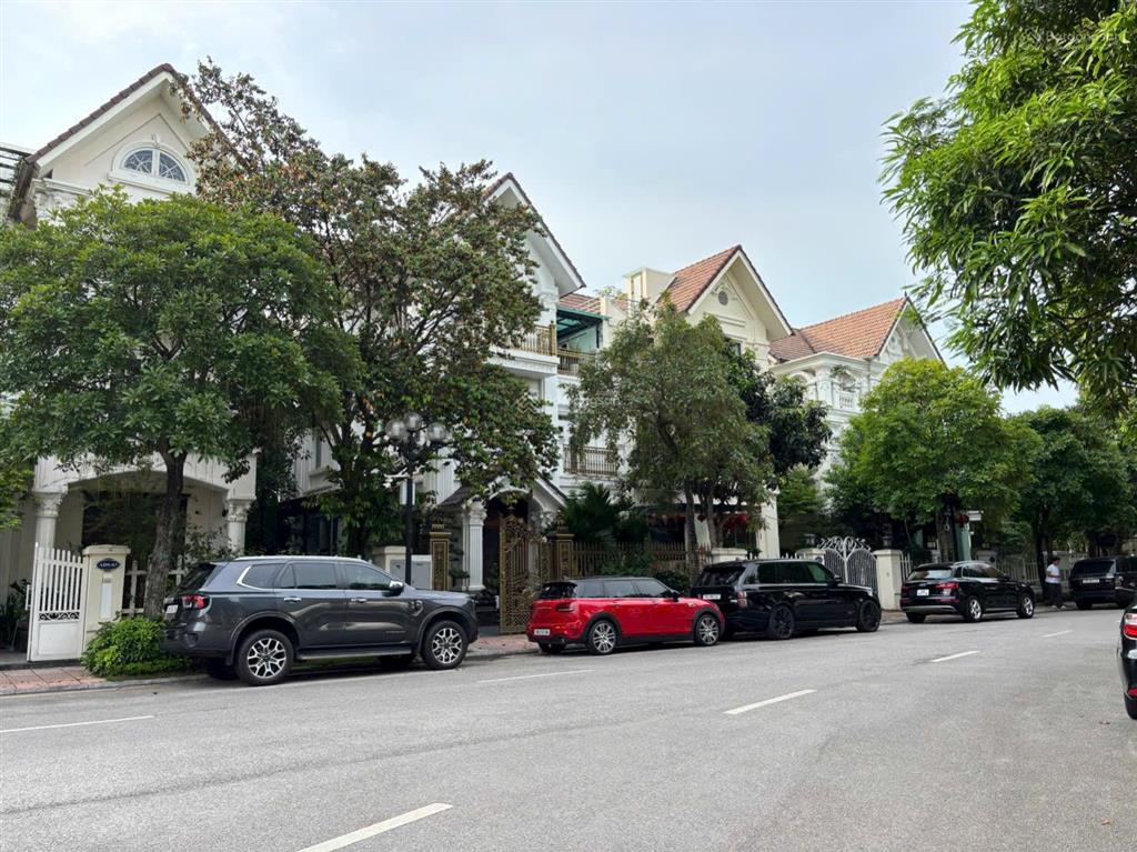 Bán căn biệt thự khu anh đào vinhomes riversdie long biên hướng mát rất đáng sống giá hợp lý