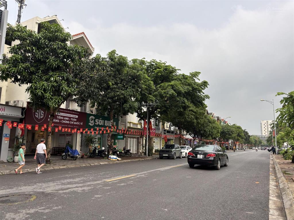 Hiếm bán liền kề 4 tầng mặt phố bùi thiện ngộ kđt việt hưng kinh doanh sầm uất view thoáng giá tốt
