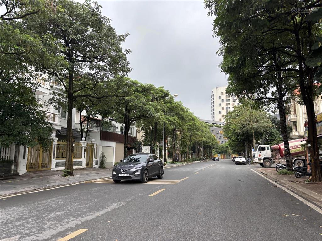 Hiếm bán liền kề 4 tầng mặt phố bùi thiện ngộ kđt việt hưng kinh doanh sầm uất view thoáng giá tốt