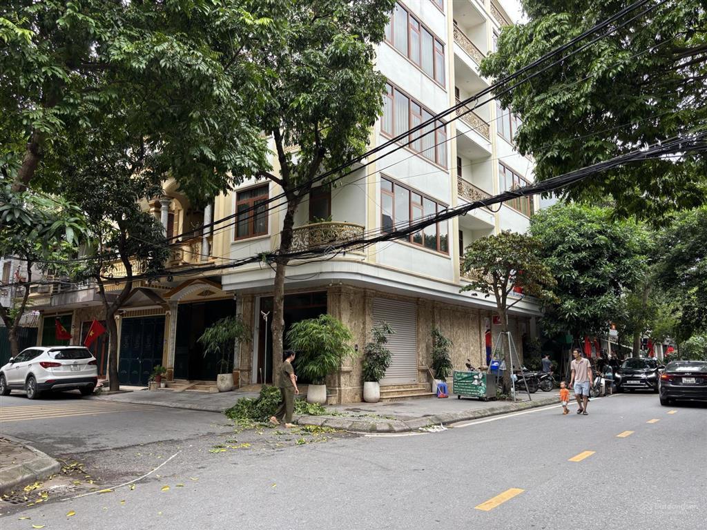 Hiếmđất phân lô cạnh aeon mall và sân gofl long biên 35m2 ô tô tránh chỉ 8.8 tỷ rất khuôn tiền