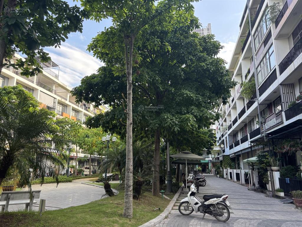 Bán nhà 5.5 tầng thang máy mặt phố đức giang lại mặt vườn hoa 93.5m2 chỉ 26.5 tỷ giá cực tốt