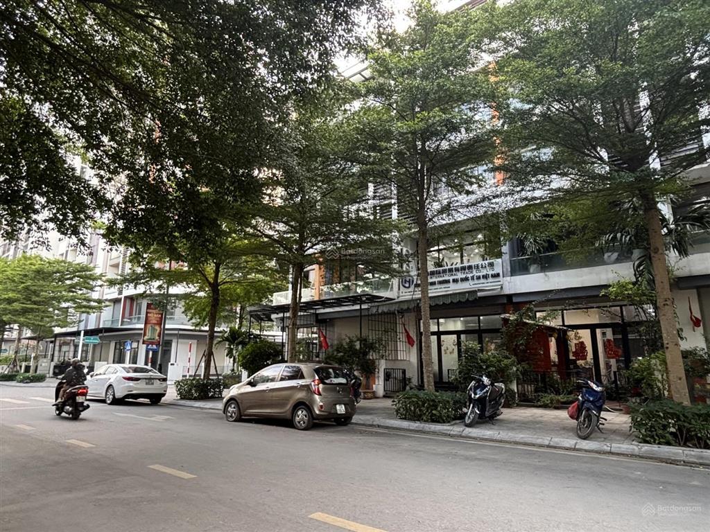 Bán nhà 5.5 tầng thang máy mặt phố đức giang lại mặt vườn hoa 93.5m2 chỉ 26.5 tỷ giá cực tốt