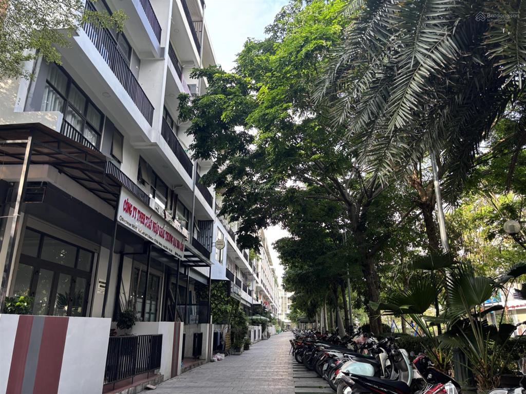 Bán nhà 5.5 tầng thang máy mặt phố đức giang lại mặt vườn hoa 93.5m2 chỉ 26.5 tỷ giá cực tốt