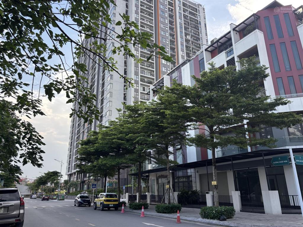 Bán nhà 5.5 tầng thang máy mặt phố đức giang lại mặt vườn hoa 93.5m2 chỉ 26.5 tỷ giá cực tốt