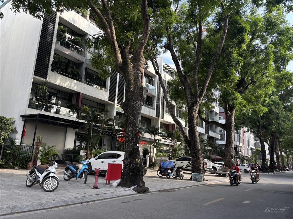 Bán nhà 5.5 tầng thang máy mặt phố đức giang lại mặt vườn hoa 93.5m2 chỉ 26.5 tỷ giá cực tốt