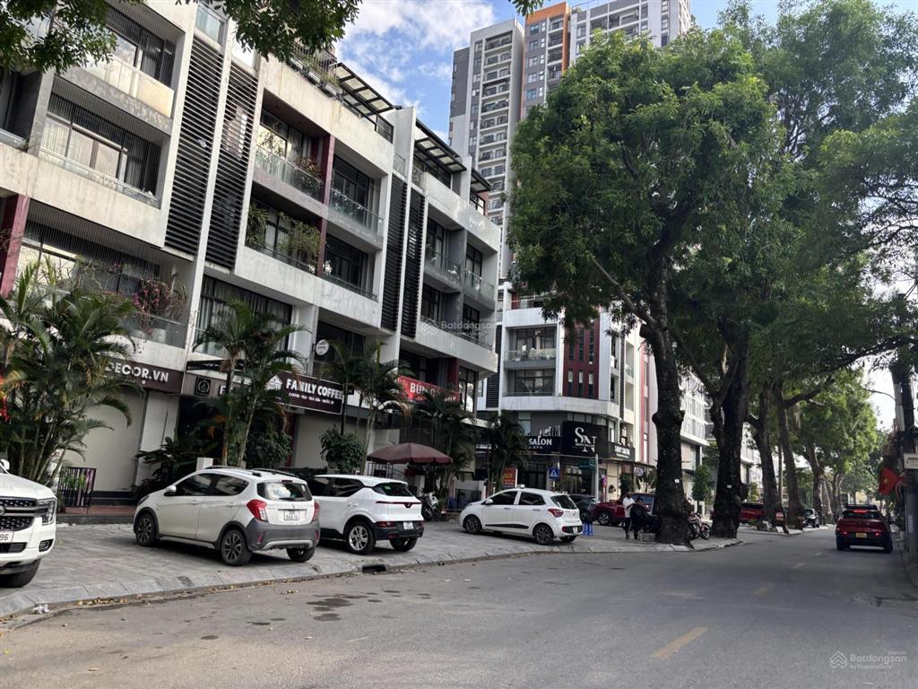 Bán nhà 5.5 tầng thang máy mặt phố đức giang lại mặt vườn hoa 93.5m2 chỉ 26.5 tỷ giá cực tốt