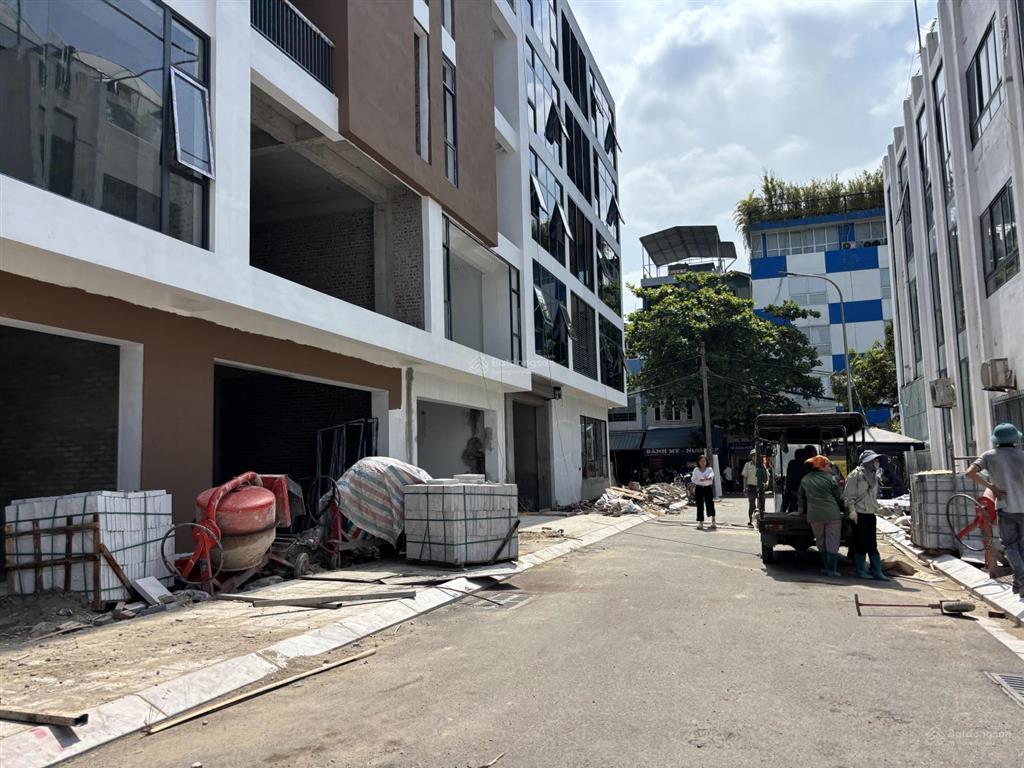 Bán căn liền kề 5 tầng thang máy full đồ mới tinh khu phân lô phố lạc trung 80m2(5x16m) giá tốt