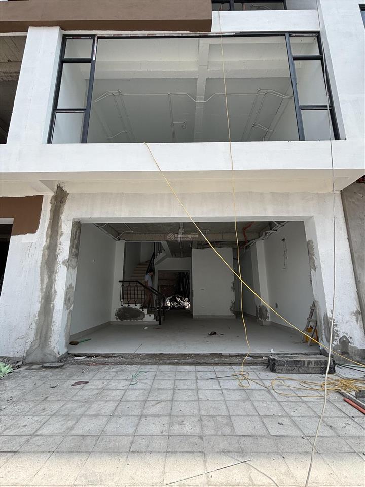 Bán căn liền kề 5 tầng thang máy full đồ mới tinh khu phân lô phố lạc trung 80m2(5x16m) giá tốt