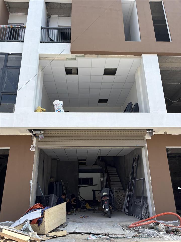 Bán căn liền kề 5 tầng thang máy full đồ mới tinh khu phân lô phố lạc trung 80m2(5x16m) giá tốt
