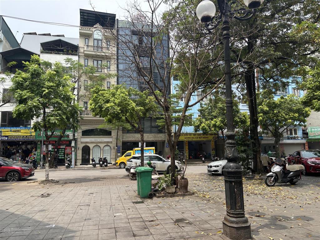 Bán căn nhà phố khu phân lô phố trạmphố cổ linh 7.5 tầng bề thế hè rộng mênh mông 62m2 hướng mát