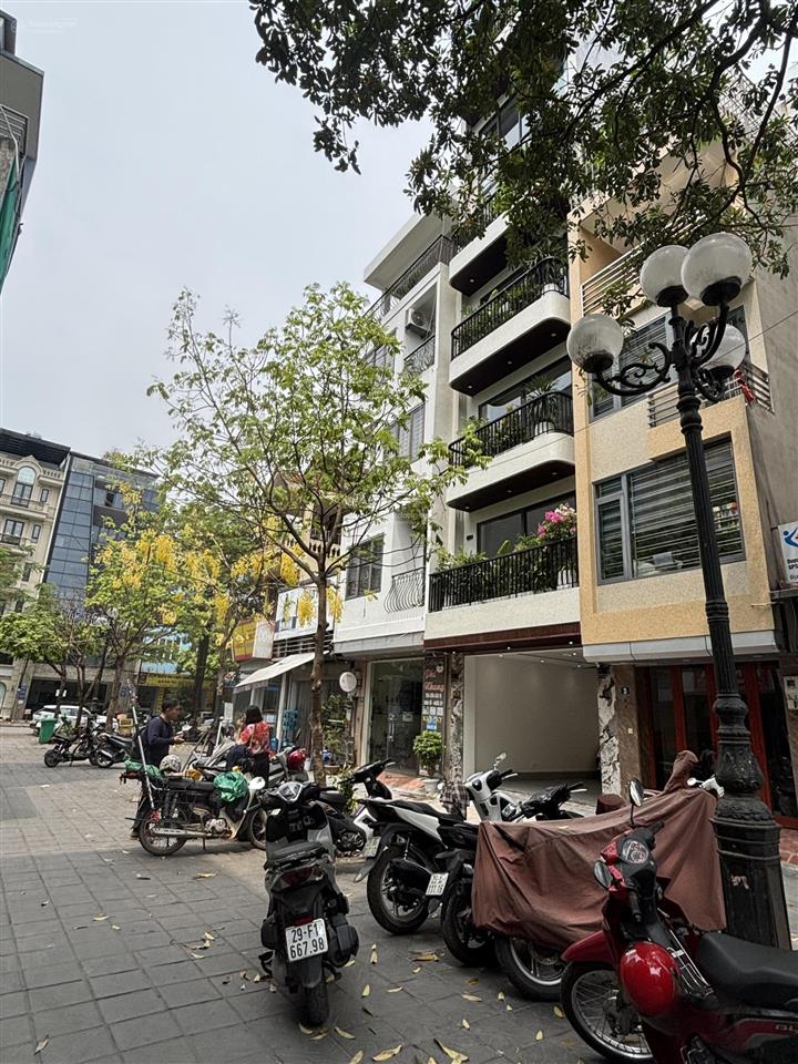 Bán căn nhà phố khu phân lô phố trạmphố cổ linh 7.5 tầng bề thế hè rộng mênh mông 62m2 hướng mát