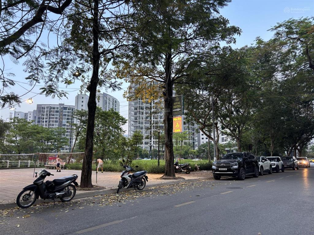 Hiếmbán căn nhà 4 tầng xây mẫu nhà vườn khu phân lô cạnh hồ công viên kđt sài đồng sát vinhomes