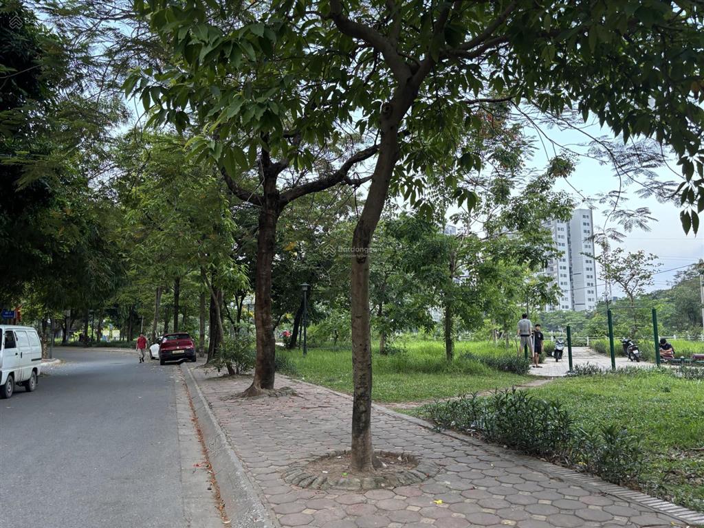 Hiếmbán căn nhà 4 tầng xây mẫu nhà vườn khu phân lô cạnh hồ công viên kđt sài đồng sát vinhomes