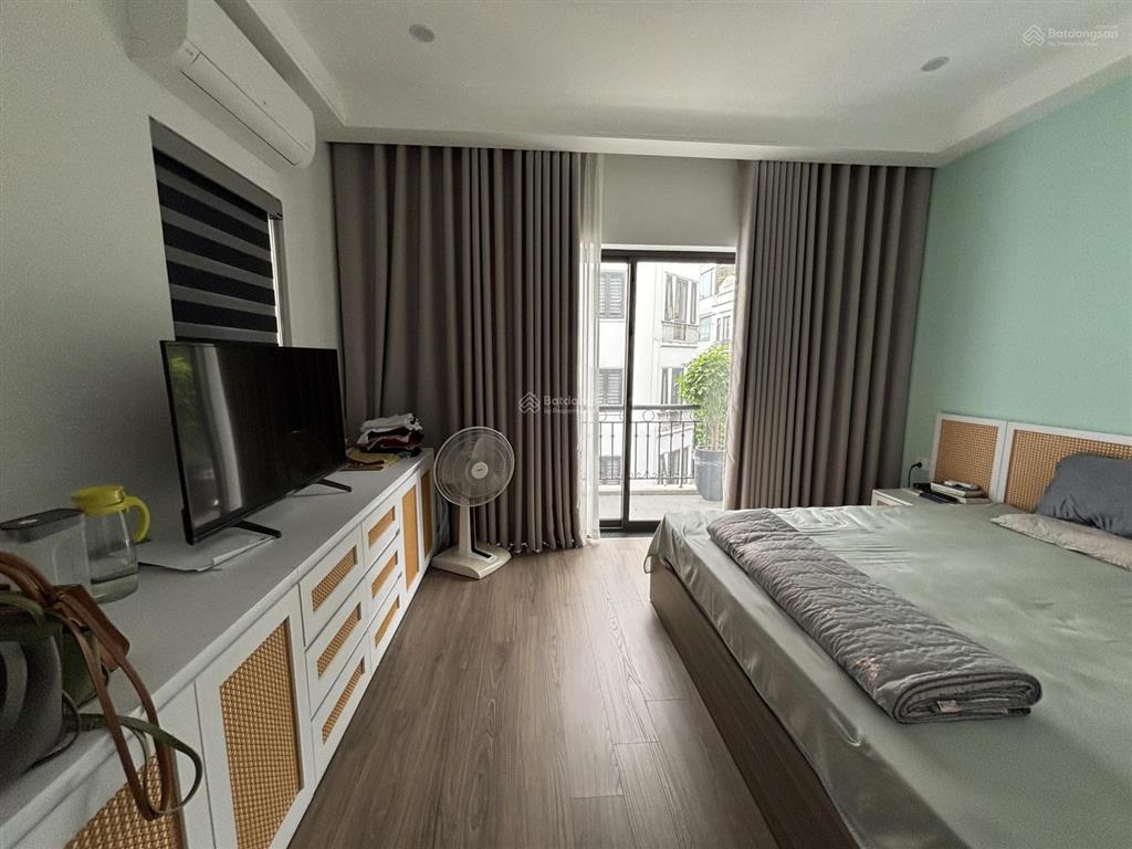 Hiếmbán căn nhà 4 tầng xây mẫu nhà vườn khu phân lô cạnh hồ công viên kđt sài đồng sát vinhomes