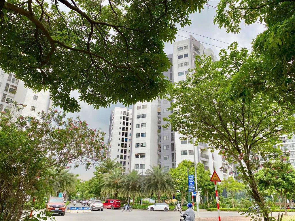 Hiếmbán căn nhà 4 tầng xây mẫu nhà vườn khu phân lô cạnh hồ công viên kđt sài đồng sát vinhomes