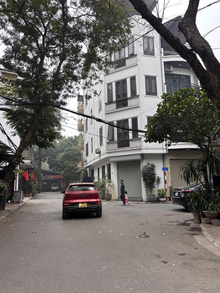 Hiếmbán căn nhà 4 tầng xây mẫu nhà vườn khu phân lô cạnh hồ công viên kđt sài đồng sát vinhomes