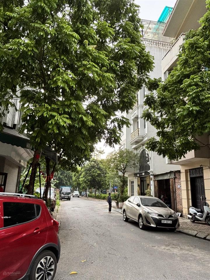 Bán căn nhà 6 tầng thang máy hiện đại khu phân lô giang biên cạnh trường chu văn an và công viên