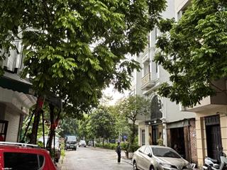 Bán căn nhà 6 tầng thang máy hiện đại khu phân lô giang biên cạnh trường chu văn an và công viên