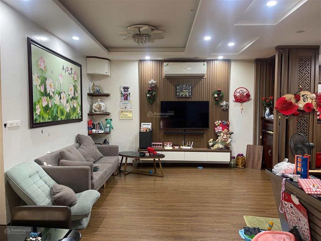 Bán căn chung cư lô góc toà n017 mặt vinhomes kđt sài đồng rất đáng sống 96.5m2 chỉ 6.2 tỷ đủ đồ