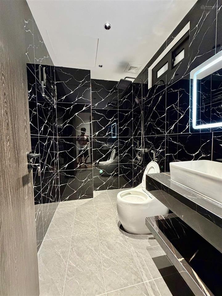 Bán căn nhà 7.5 tầng thang máy mặt phố hồng tiến gần cầu trần hưng đạo 39/45m2 mới tinh rất giá trị