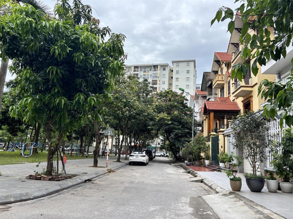 Cho thuê căn song lập 4 tầng mặt vườn hoa khu ban tw đảng kđt sài đồng làm văn phòng 132m² giá tốt