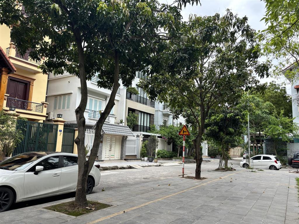Cho thuê căn song lập 4 tầng mặt vườn hoa khu ban tw đảng kđt sài đồng làm văn phòng 132m² giá tốt