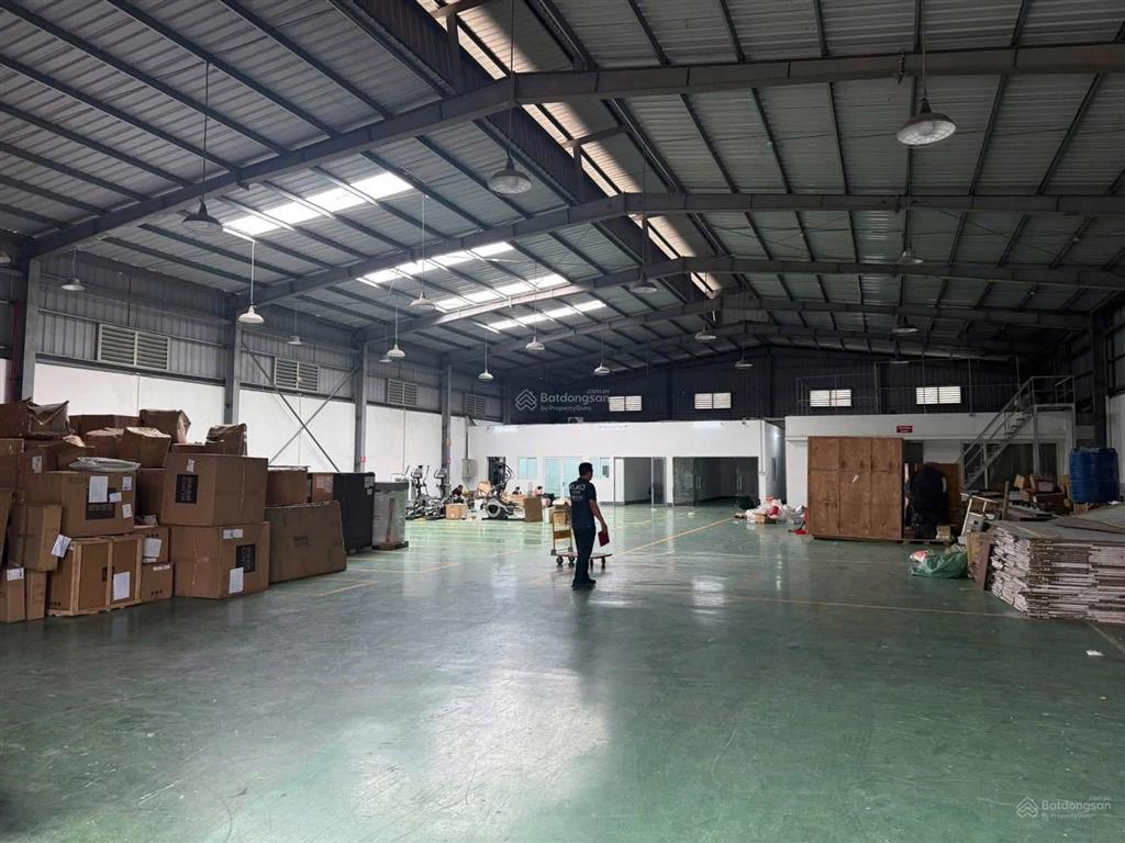 Cho thuê kho xưởng tại đường nguyễn văn linh long biên trong khu đài tư 1200m2 giá chỉ 6$ chưa thuế