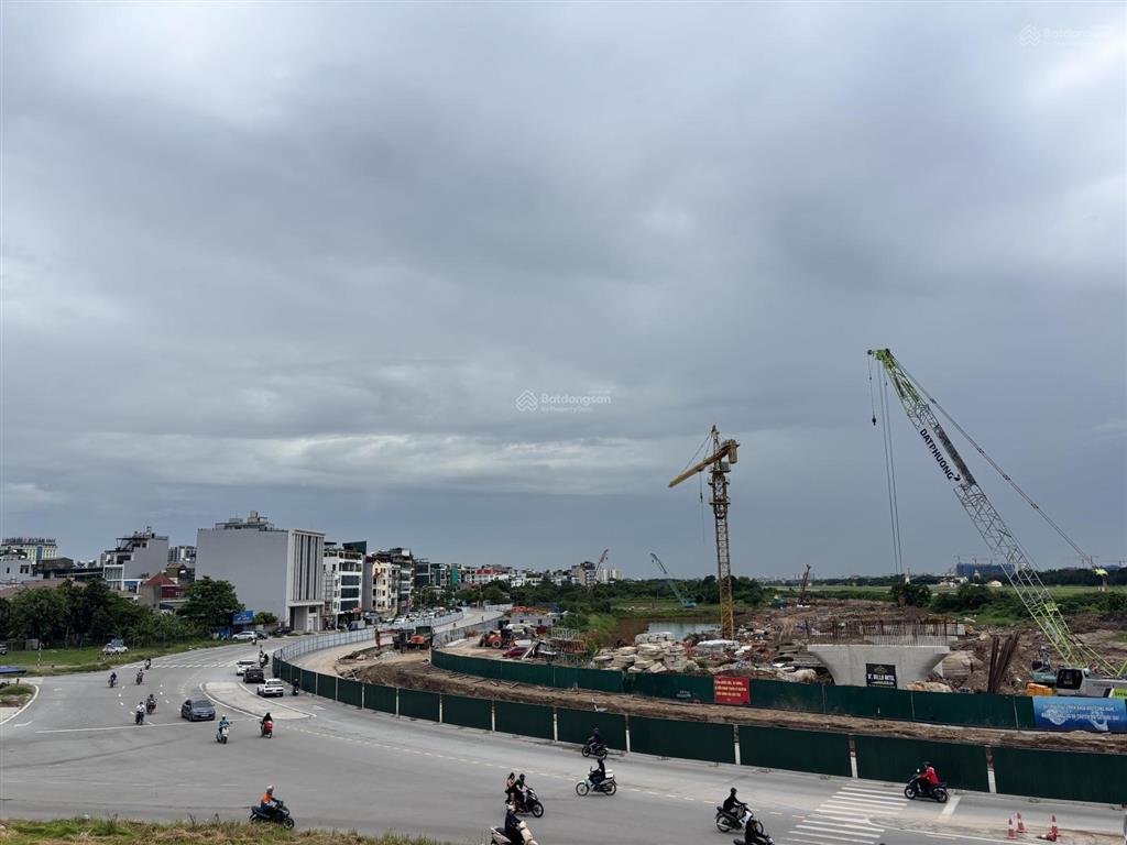 Hiếm  bán mảnh đất đẹp ô tô vào gần hồ sinh thái trung tâm bồ đề 36.5m2 mặt tiền 4.3m chỉ 9.2 tỷ