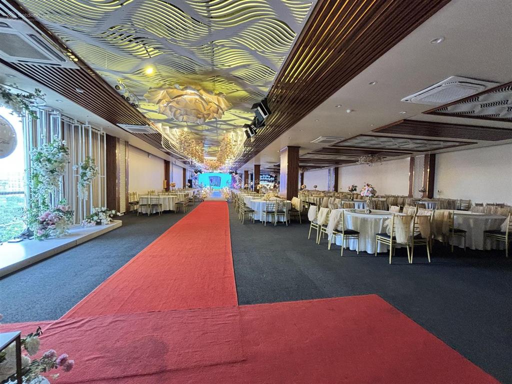 Cho thuê sàn văn phòng khu sân golf long biên cạnh vietnam airlines phố nguyễn sơn 900m² có hầm