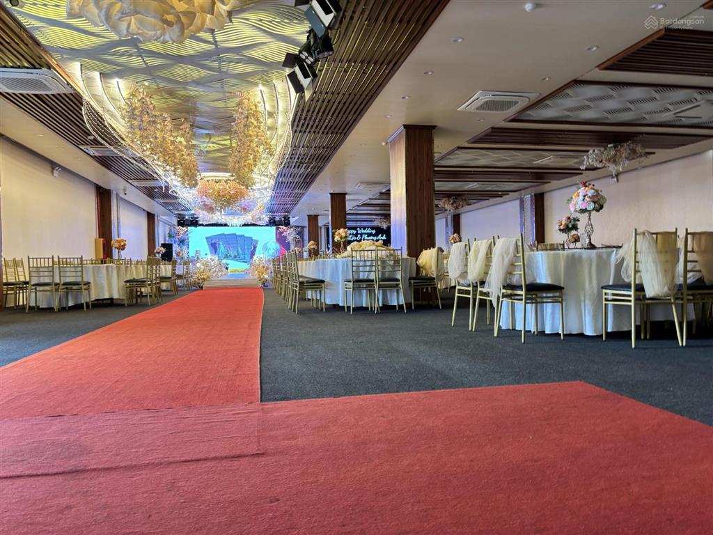 Cho thuê sàn văn phòng khu sân golf long biên cạnh vietnam airlines phố nguyễn sơn 900m² có hầm
