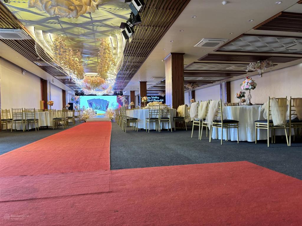 Cho thuê sàn văn phòng 900m² có tầng hầm thang máy ở sân golf long biên cạnh vietnam airlines