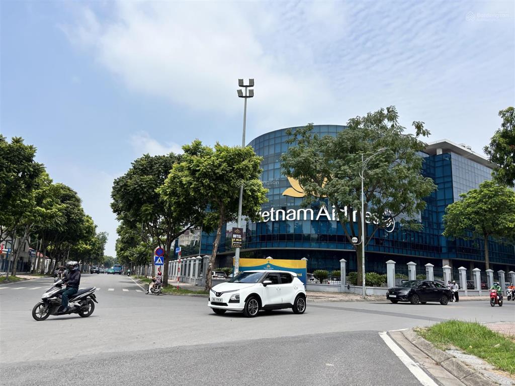 Cho thuê sàn văn phòng 900m² có tầng hầm thang máy ở sân golf long biên cạnh vietnam airlines