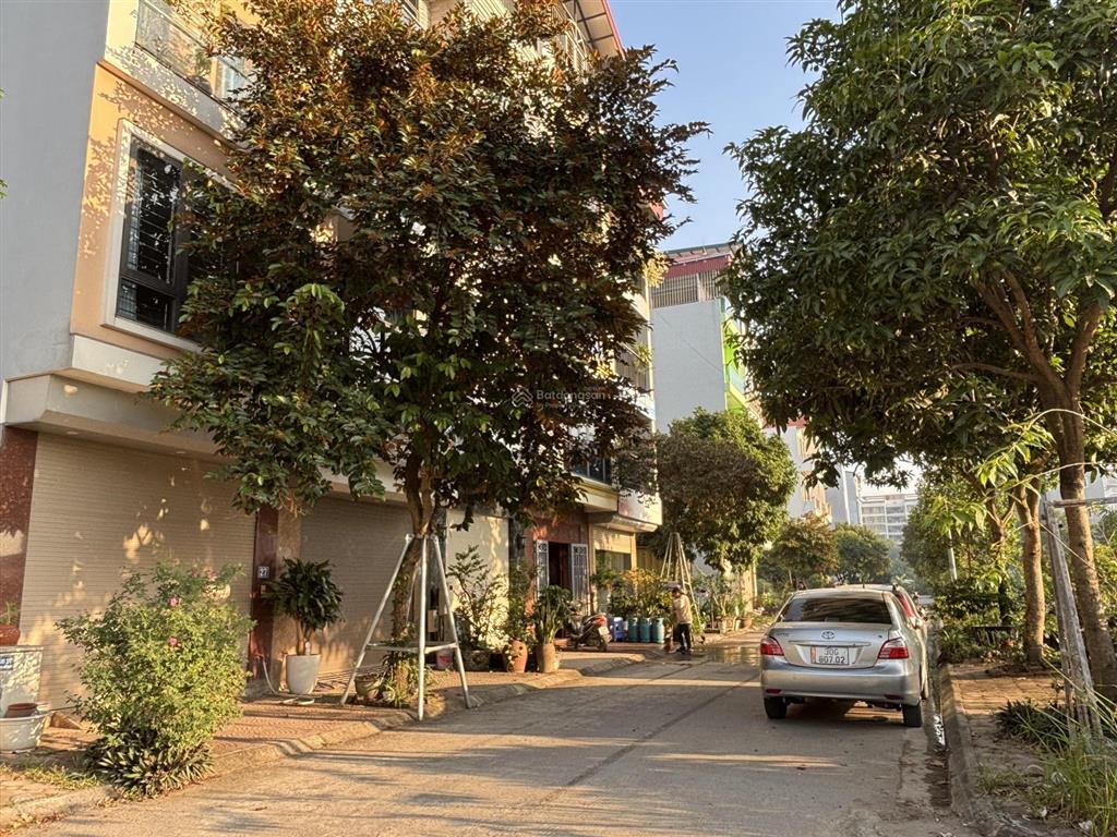 Hiếm bán lô đất phân lô trâu quỳ cạnh hồ công viên gia lâm 20ha dt 60m² chỉ 12.2 tỷ