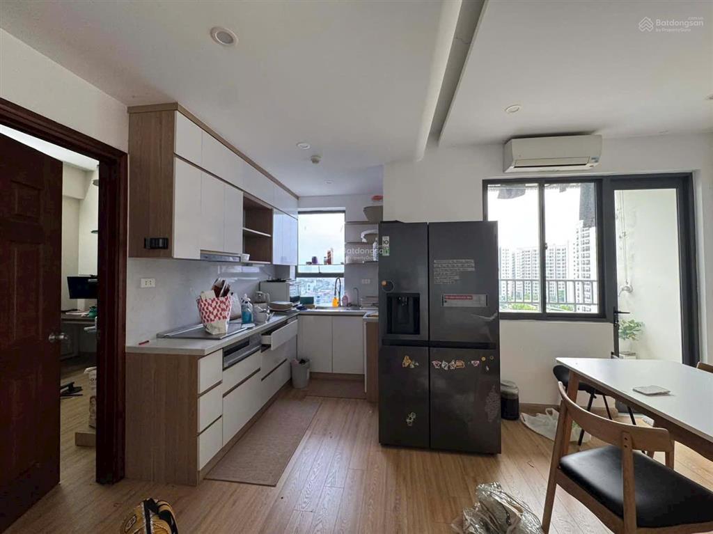Bán căn hộ góc 57m2 tầng đẹp thoáng toà n07 kđt sài đồng mới xây ở được 3 năm 2 ngủ 3.75 tỷ full đồ