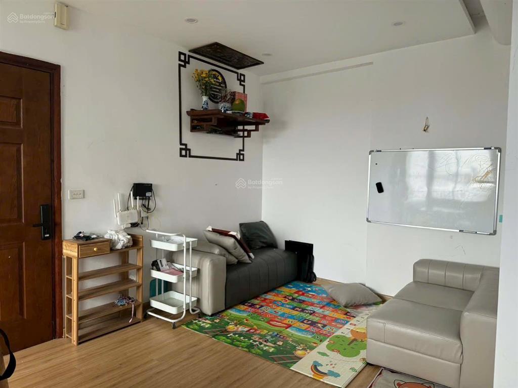 Bán căn hộ góc 57m2 tầng đẹp thoáng toà n07 kđt sài đồng mới xây ở được 3 năm 2 ngủ 3.75 tỷ full đồ