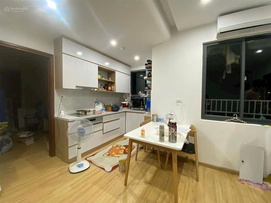 Bán căn hộ góc 57m2 tầng đẹp thoáng toà n07 kđt sài đồng mới xây ở được 3 năm 2 ngủ 3.75 tỷ full đồ