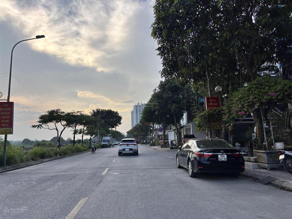 Vip bán nhanh lô đất mặt phố lô góc 2 mặt phố to kinh doanh tại phúc lợi rất giá trị 88m2 23.5 tỷ
