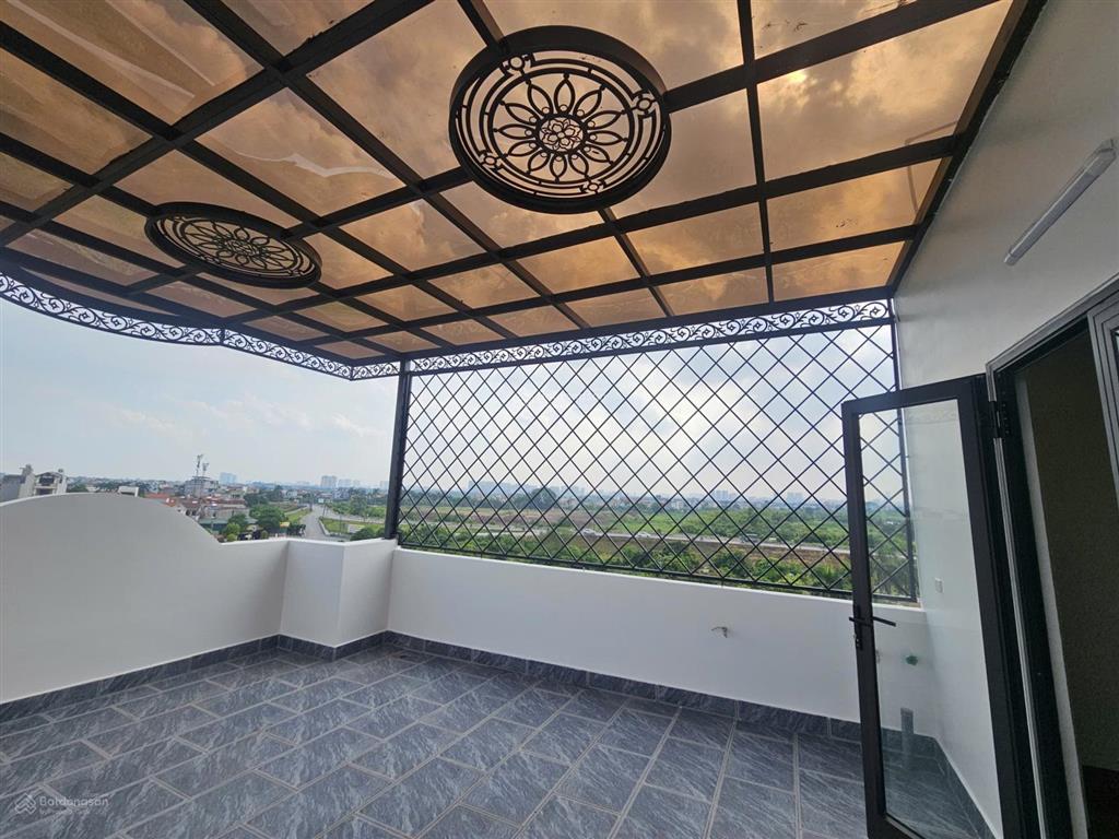 Bán căn nhà mới tinh 6.5 tầng thang máy đồ hiện đại mặt hồ công viên tại thạch bàn 58.3m2  23.8tỷ