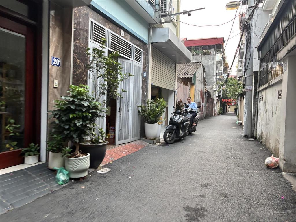 Hiếm bán căn nhà cấp 4(bán đất) đẹp ngõ thông ô tô ngay phố hồng tiến bồ đề 50m2 chỉ 10 tỷ