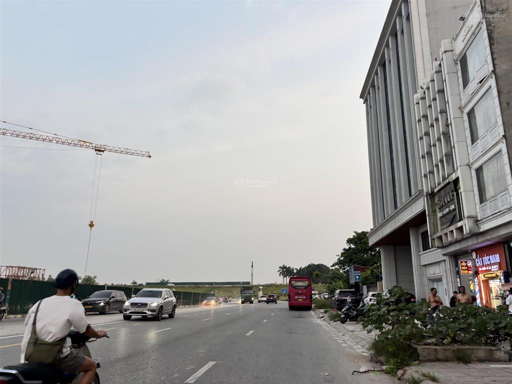 Hiếm bán căn nhà cấp 4(bán đất) đẹp ngõ thông ô tô ngay phố hồng tiến bồ đề 50m2 chỉ 10 tỷ