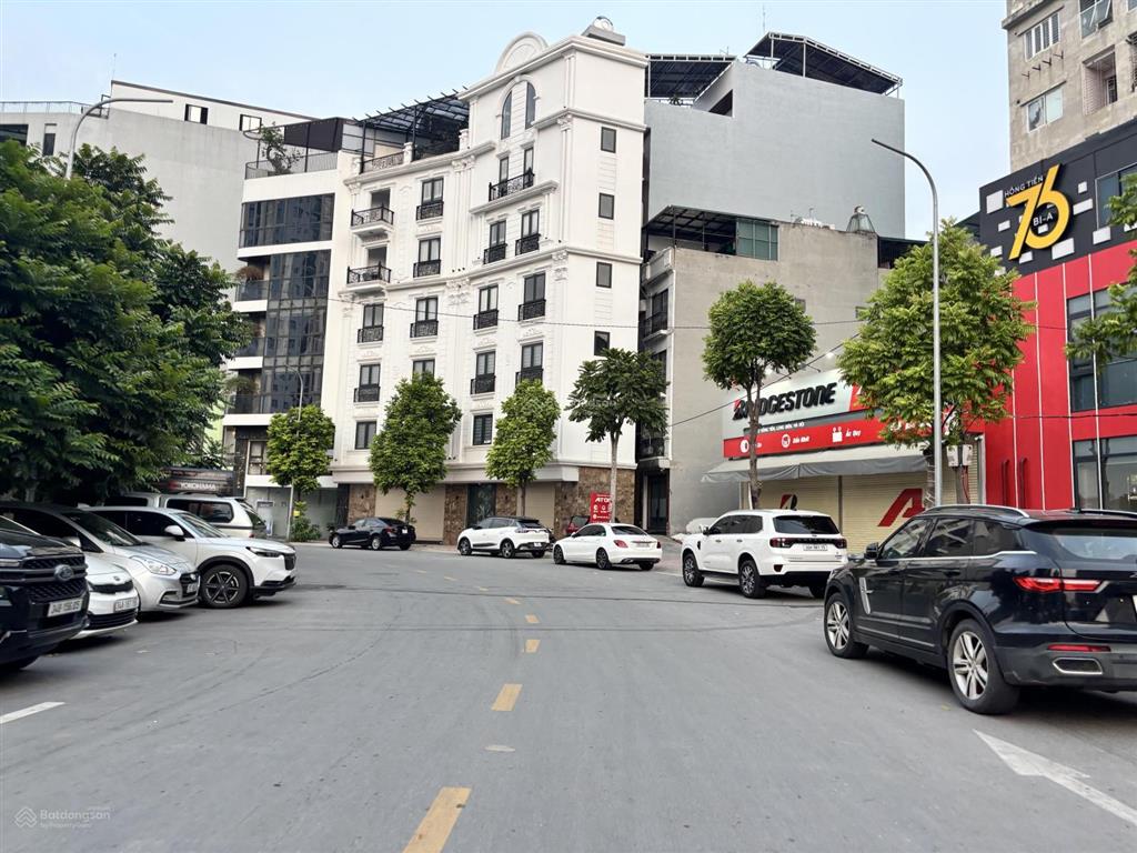 Hiếm bán căn nhà cấp 4(bán đất) đẹp ngõ thông ô tô ngay phố hồng tiến bồ đề 50m2 chỉ 10 tỷ