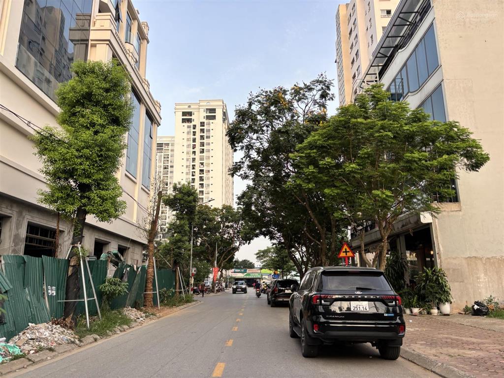 Vipđất đấu giá kđt sài đồng giáp vinhomes xây toà văn phòng cực đẹp 175m2 giá có 205tr/m2