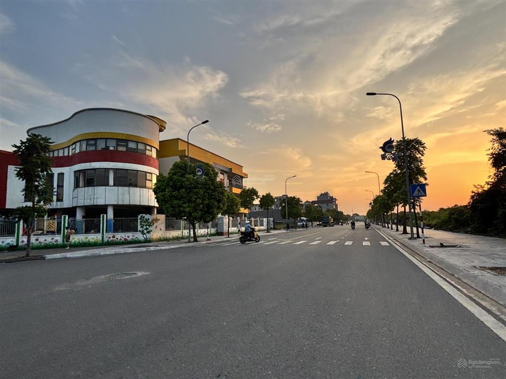 Vipđất đấu giá ngay cạnh hồ điều hoà 30ha cự khối xây cao tầng rất đẹp 65m2 chỉ 16.5 tỷ giá tốt