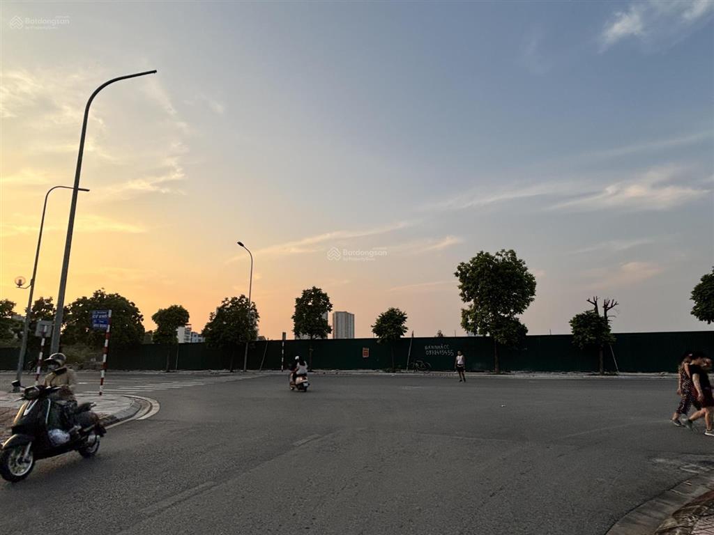 Vipđất đấu giá ngay cạnh hồ điều hoà 30ha cự khối xây cao tầng rất đẹp 65m2 chỉ 16.5 tỷ giá tốt