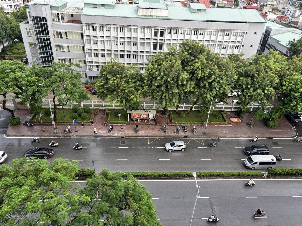 Bán căn hộ tòa nhà bidv mặt phố nguyễn văn cừ view đông nam tầng cao thoáng mát 94m2 chỉ 7.5 tỷ